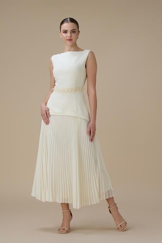 فستان ماكسي بيج بتنورة بليسيه وتفاصيل خرزية