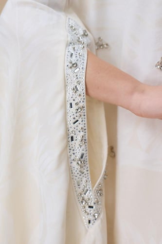 جلابية ميدي كاب واسعة سكري بتطريزات كريستالية