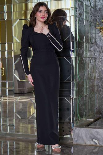 فستان راقي مزين بكريستال لون اسود