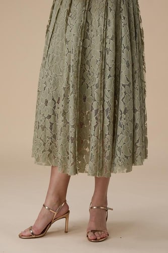 فستان ميدي اخضر دانتيل بتفاصيل طيات