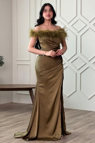 فستان ساتان مزين بريش لون اخضر فاتح