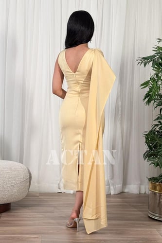 فستان ميدي درابية بوشاح لون اصفر فاتح