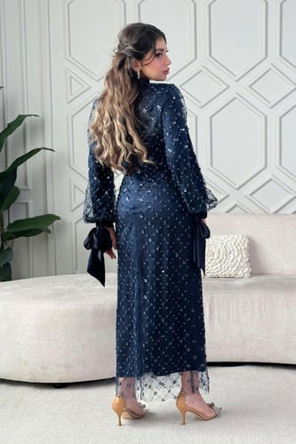 فستان ماكسي تول مزين بالؤلؤ