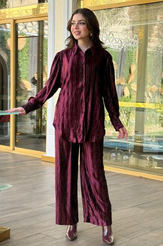 طقم مخملي بنطال وقميص مزين بخطوط لون عنابي فضية