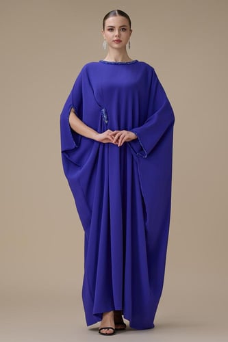 جلابية أنيقة باللون الأزرق بتطريز خرزي