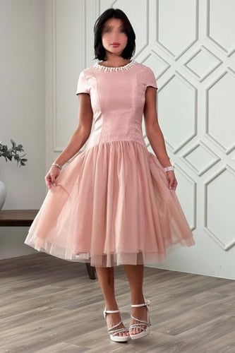 فستان ميدي بياقة مزينة بلؤلؤ لون وردي