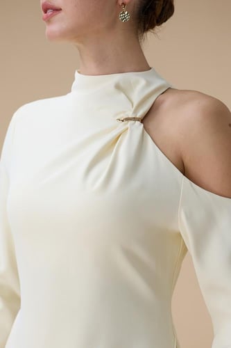 فستان سكري فاتح ميدي بتصميم كتف واحد