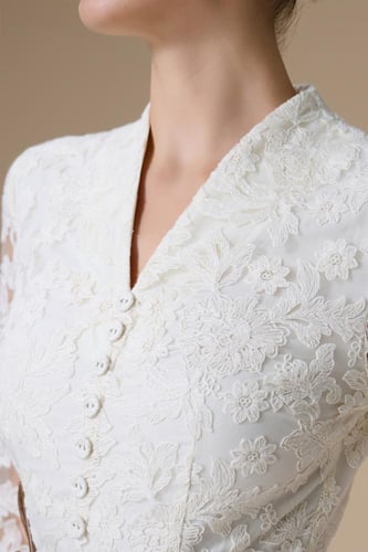 فستان سكري دانتيل بطبقات مائلة