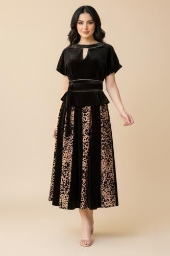 فستان ميدي مخملي بنقشة فهد مع حزام لف