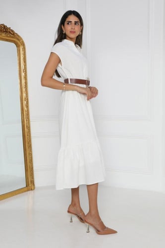 فستان لينن بحزام لون ابيض