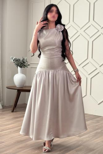 فستان بخصر منخفض مزين ببروش ورد