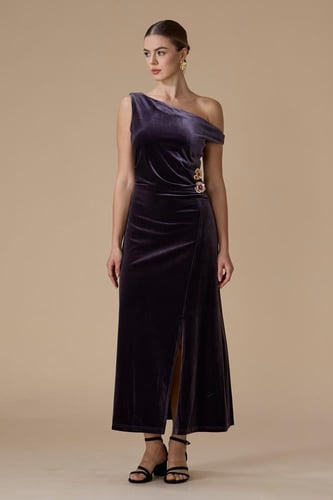 فستان بنفسجي ماكسي بكتف واحد