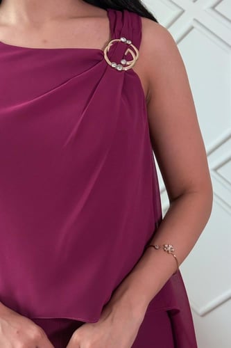 جمبسوت بكتف واحد بوشاح طويل لون فوشي