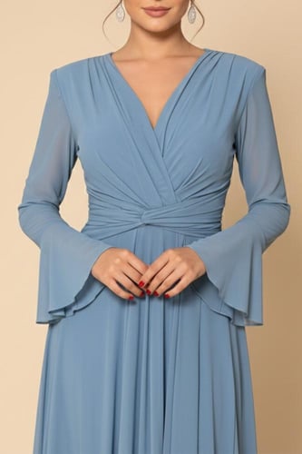 فستان طويل سماوي بقصة لف