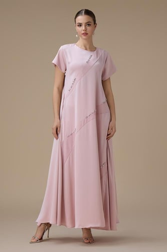 جلابية طويلة وردي فاتح بقصة واسعة