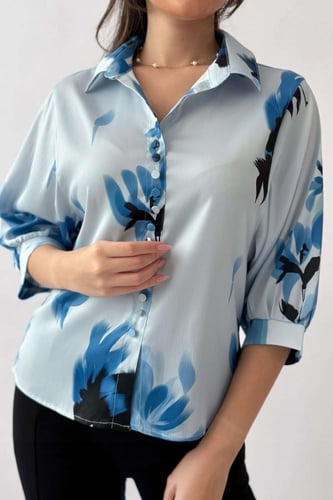 قميص ساتان بطبعة ورد بأكمام 3\4 لون ازرق