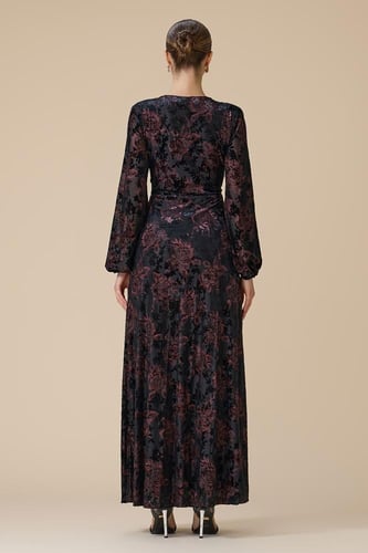 فستان اسود طويل مخمل مشجر