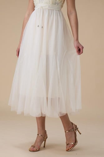 فستان ميدي سكري بتطريز ورد