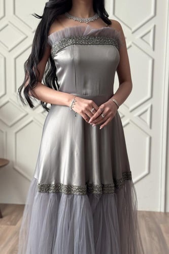فستان سهره توب مزين يشريط كريستال لون رمادي