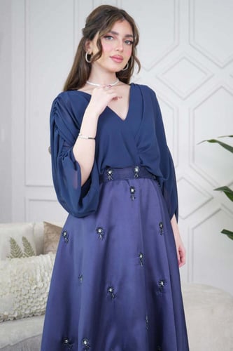 فستان طويل درابيه مزين بالؤلؤ لون كحلي