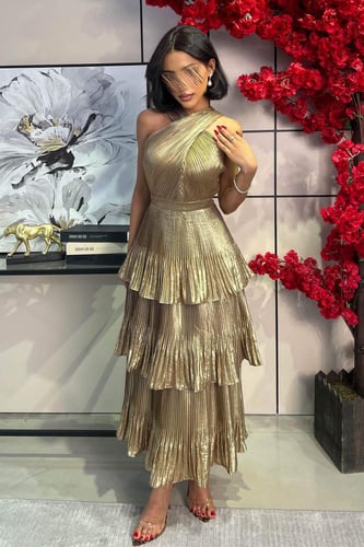 فستان ماكسي بيلسية طبقات لون ذهبي
