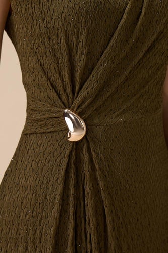 فستان طويل اخضر بتفصيلية جانبية