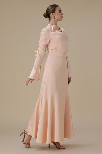 فستان طويل مشمشي ساتان