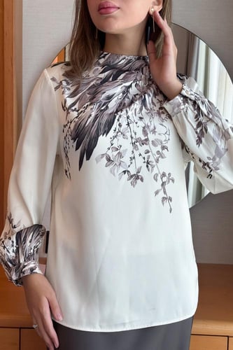 بلوزة موردة باكمام واسعة