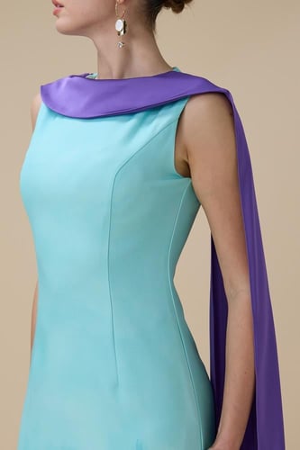 فستان تيفاني ماكسي بطبعة زهرية بوشاح