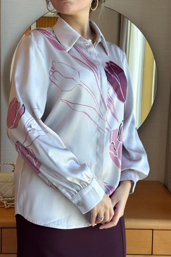 قميص ساتان برسمة ورد لون موف