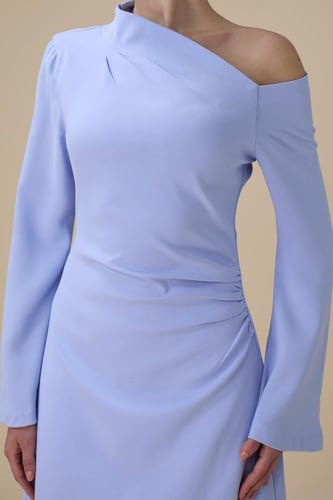 فستان طويل ازرق بتصميم كتف واحد