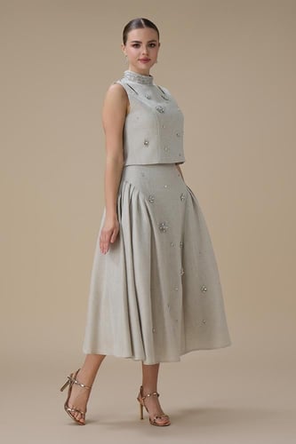 طقم تنورة بيج بتطريز كريستالي