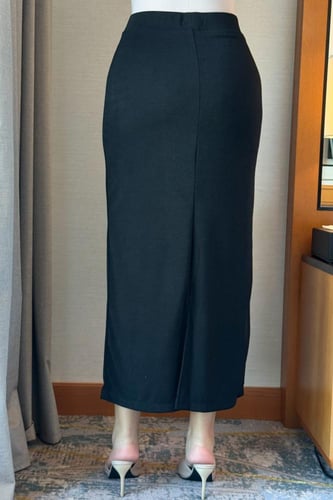 تنورة انيقة ميدي لون اسود