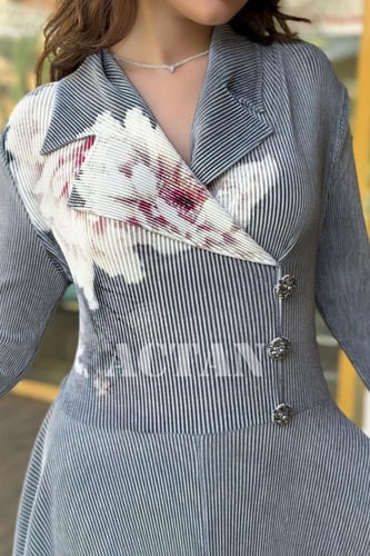 فستان غير متساوي الأطوال بطبعة وردة