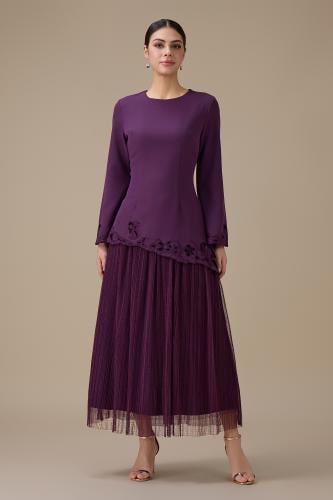 فستان طويل بنفسجي بطبقتين بتصميم ناعم