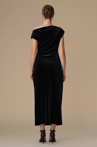 فستان اسود ماكسي اوف شولدر