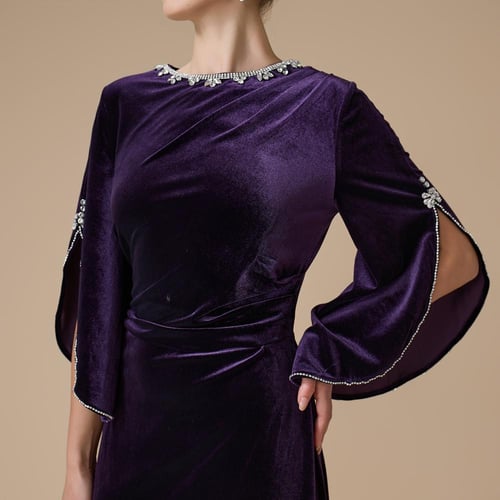 فستان بنفسجي طويل بأكمام كاب