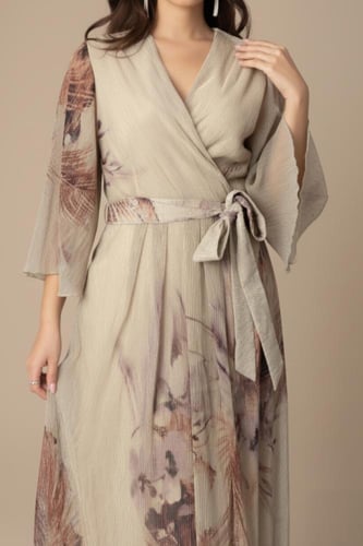 فستان بيج طويل بليسيه بطبعة ورد لون بيج