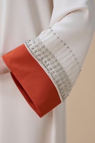 جلابية طويلة بيج بتطريز انيق