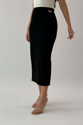 تنورة ميدي بقصة ضيقة لون اسود