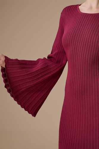 فستان برغندي ميدي بأكمام واسعة