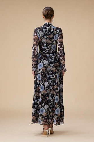 فستان طويل بطبعة زهور