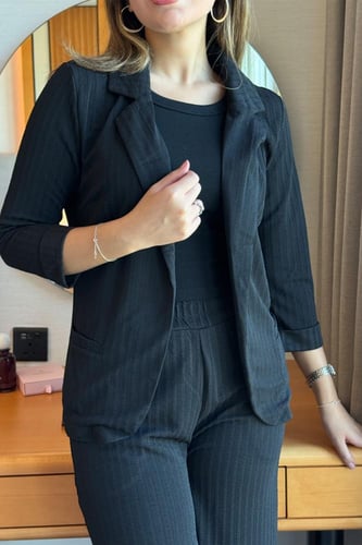 جاكيت مخطط رسمي لون اسود