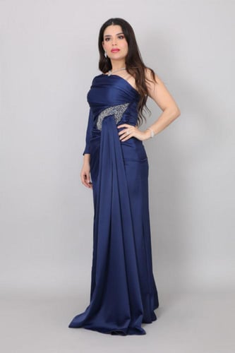 فستان سهره بكتف واحد بتطريز من الجنب لون ازرق