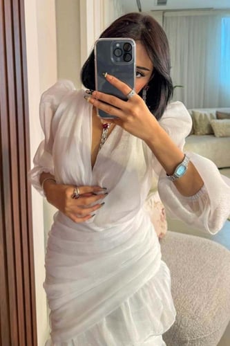 فستان قصير درابيه لامع لون سكري