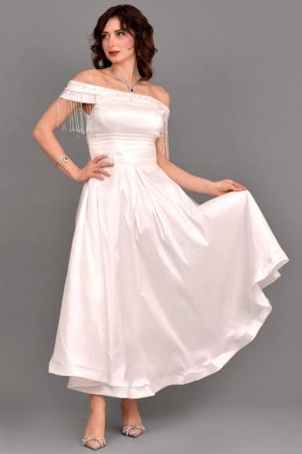 فستان سهره كلوش بياقه اوف شولدر مزين بشراشيب لون ا...