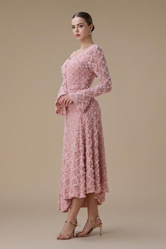 فستان دانتيل ميدي وردي بأكمام طويلة