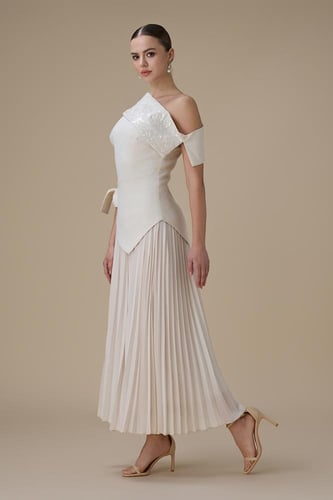 فستان طويل بيج بيليسه بكتف واحد