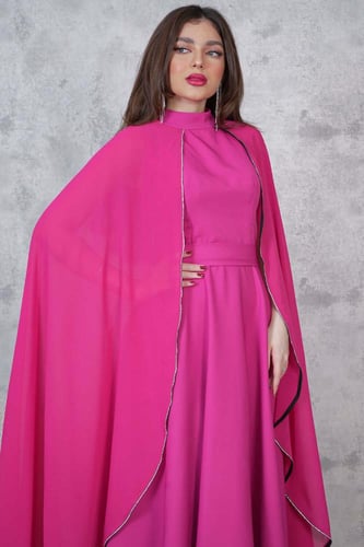 فستان ميدي أنيق بتصميم كيب مزين بالفصوص لون فوشي