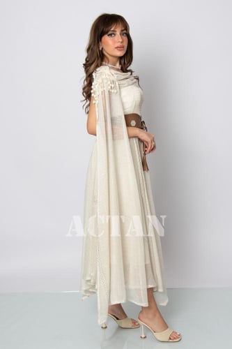 فستان درابية بأكمام كيب لون بيج فاتح